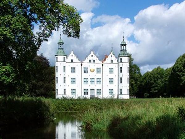 3 Tage Urlaub zwischen Hamburg & Lübeck im Hotel am Schloss Hotel am Schloss Ahrensburg, Schleswig-Holstein inkl. Halbpension