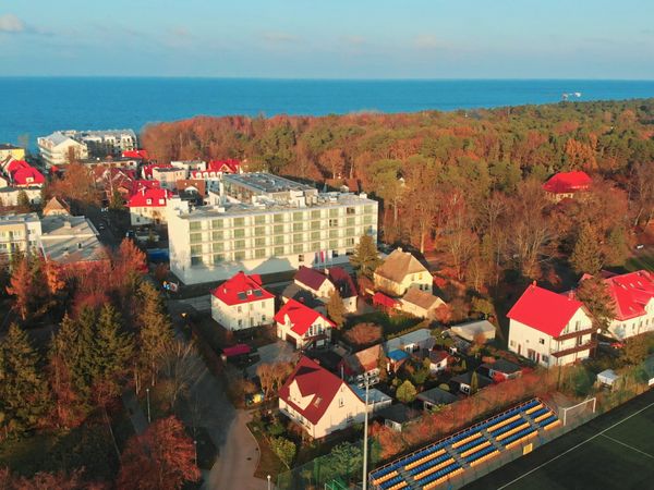 8 Tage am schönen Ostsee Sandstrand Skal Hotel in Henkenhagen (Ustronie Morskie), Westpommern inkl. Halbpension