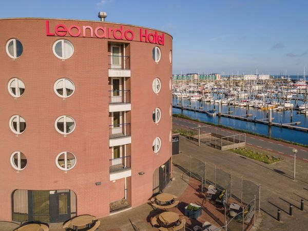 2 Tage im Leonardo Hotel IJmuiden Leonardo Hotel IJmuiden Seaport Beach in Ijmuiden, Nordholland (Noord-Holland)