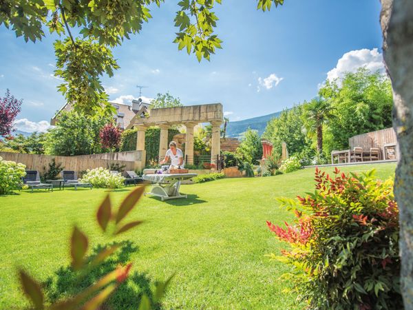9 Tage im Verwöhnhotel in Südtirol mit HP in Schlanders (Silandro), Trentino-Südtirol inkl. Halbpension