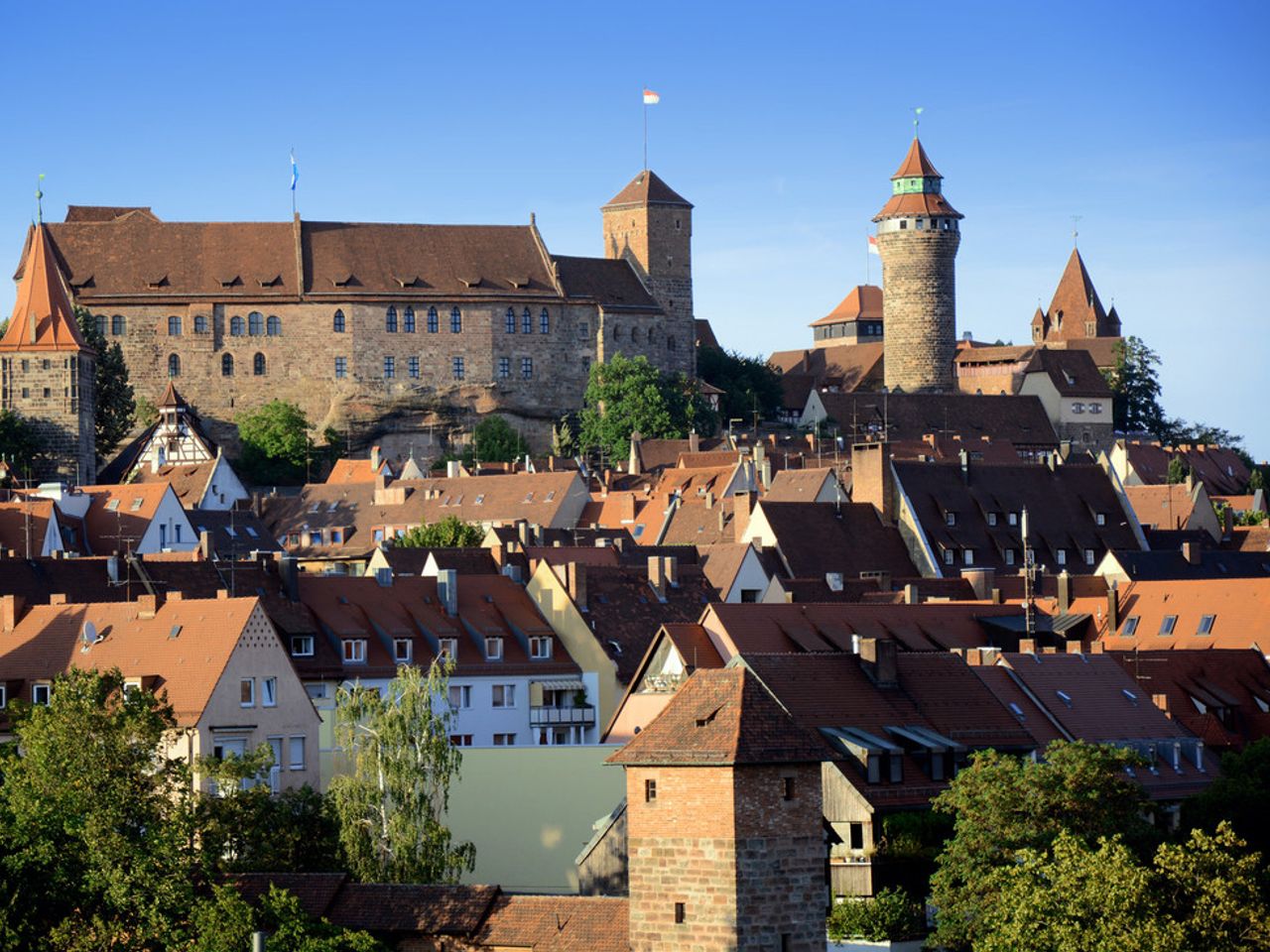 Nürnberg: Städtetrip & Badespaß im Kristall PalmBeach