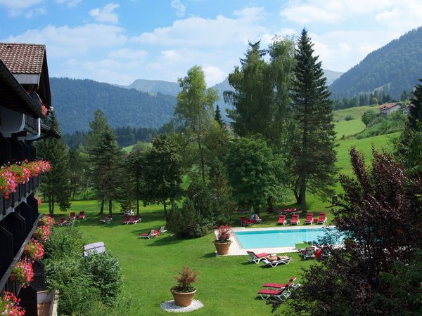 4 Tage Wellness Wanderzeit zwischen Schloss und Bodensee – Golf & Alpin Wellness Resort Hotel Ludwig Royal in Oberstaufen inkl. Halbpension Plus