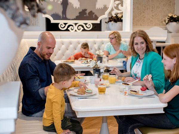 Familienzeit im märchenhafteste Freizeitpark Europas in Kaatsheuvel inkl. Frühstück