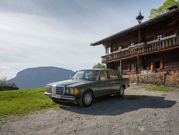 Grüner Stern - AlpenSchlössl Bergdoktor-Mercedes