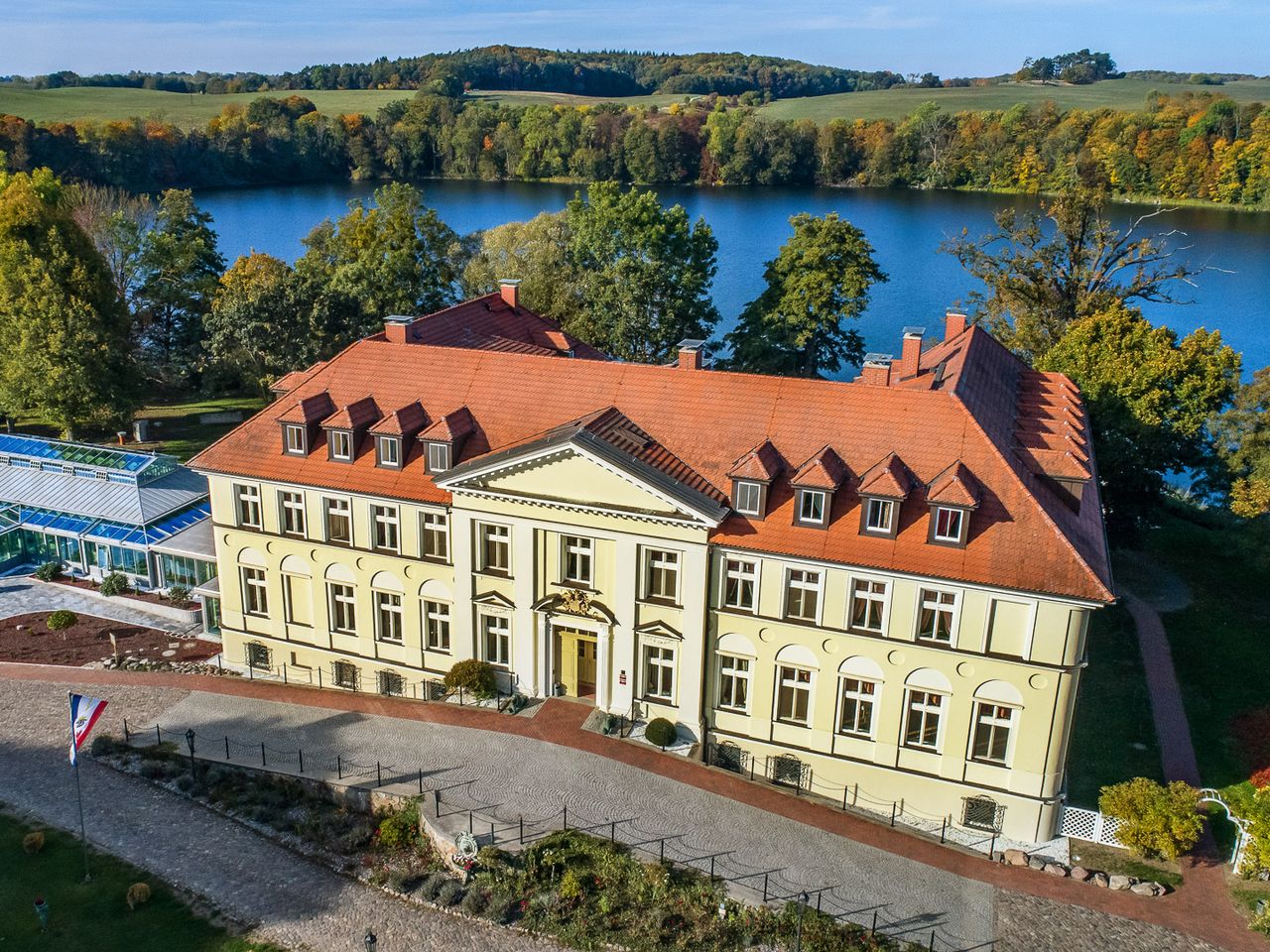 Schloss-Romantik am See in Mecklenburg