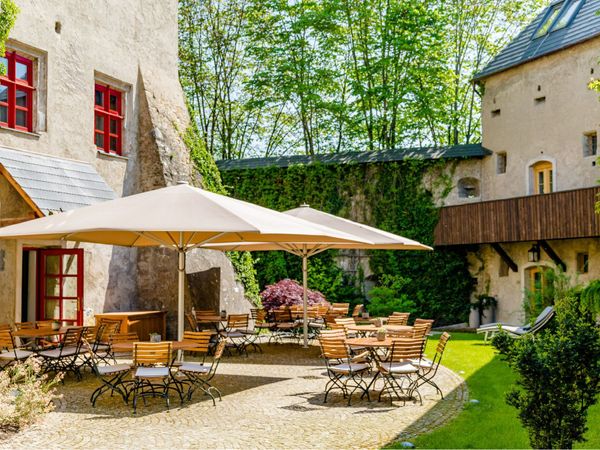 3 Tage Steiermark: Romantisches Schloss mit Therme in Fohnsdorf inkl. Frühstück