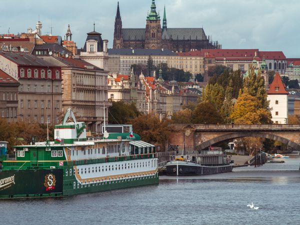 3 Tage im Hotelboot - Prag zu Wasser und zu Land in Prag (Praha), Prag / Praha inkl. Halbpension