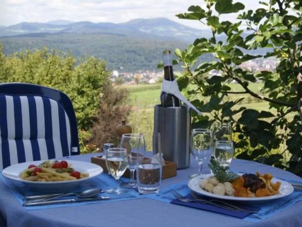 Schwarzwälder Genussreise mit 5-Gang-Menü & Wein in Schopfheim-Wiechs, Baden-Württemberg inkl. Halbpension Plus