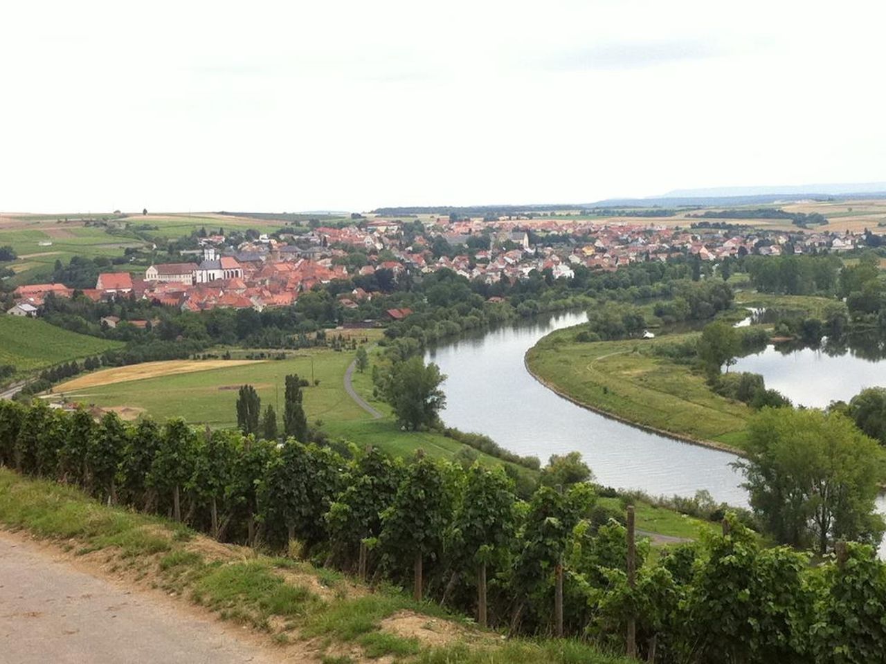 Schlemmen, Schlummern, Schampus schlürfen